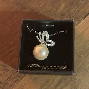 Elegant Avon Silver Butterfly Pearl Necklace